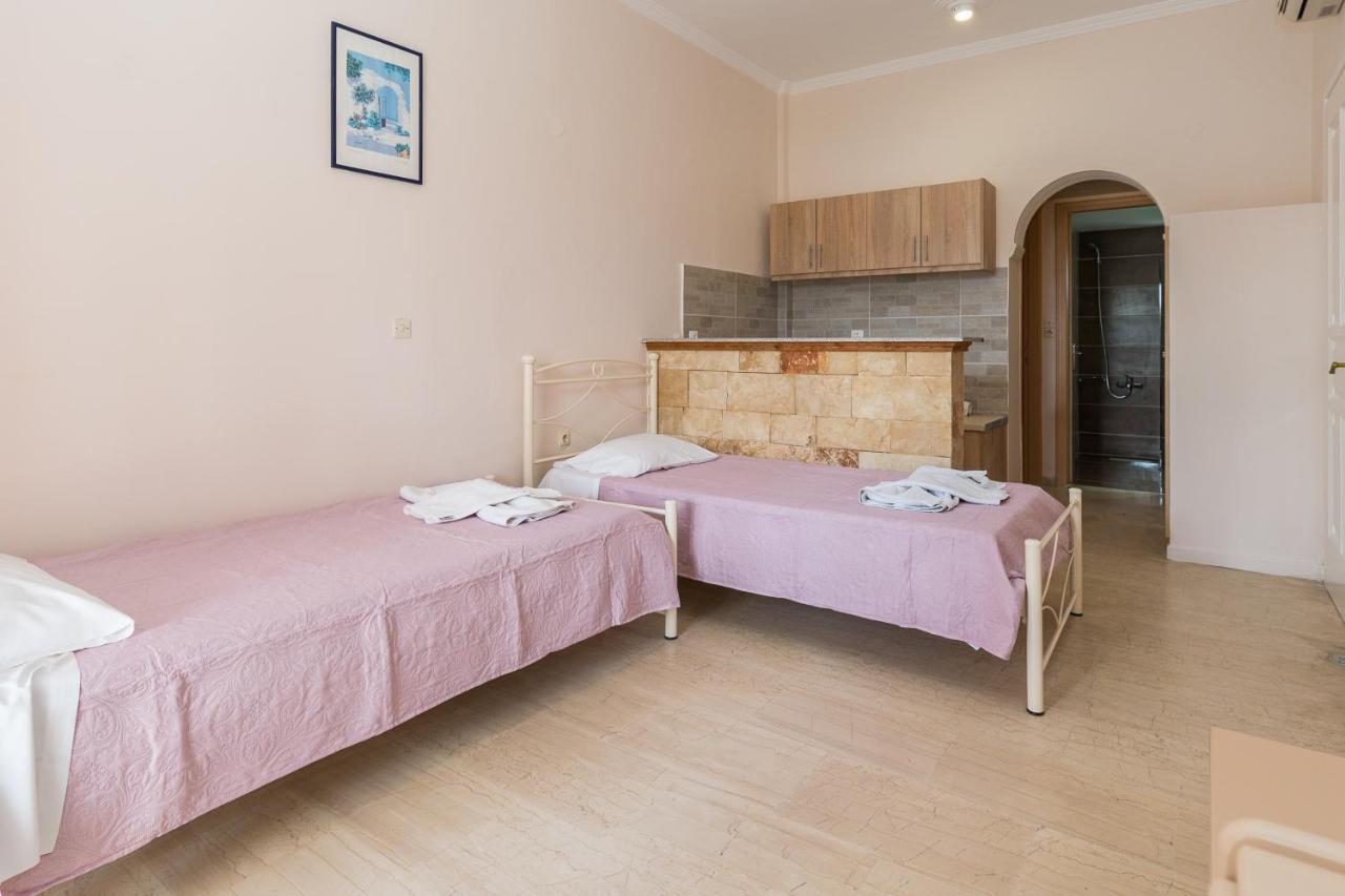 Pythari Apartmentsラガナス エクステリア 写真